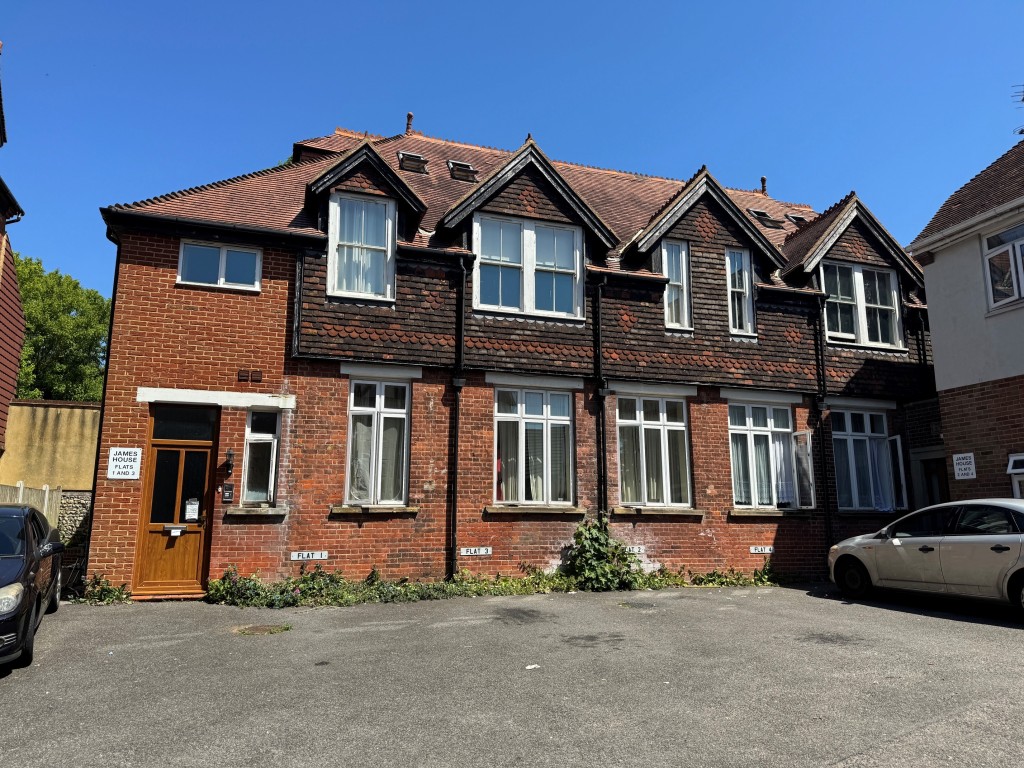 Lot: 113 - SIX FLATS FOR INVESTMENT - James House